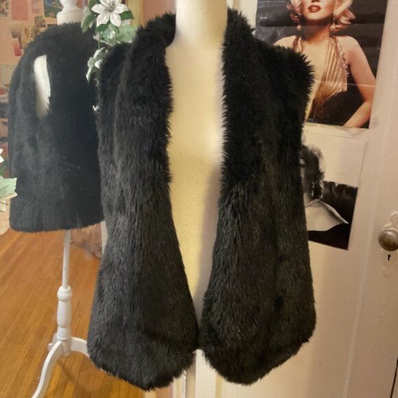 Kiss & Tell Jackets & Blazers - Layover Collar Open Foux Fur Vest - Medium - Shiny Black